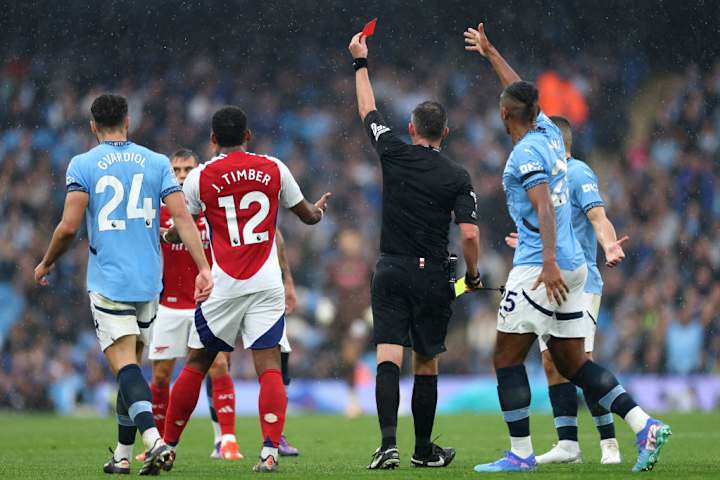 Michael Oliver, Leandro Trossard