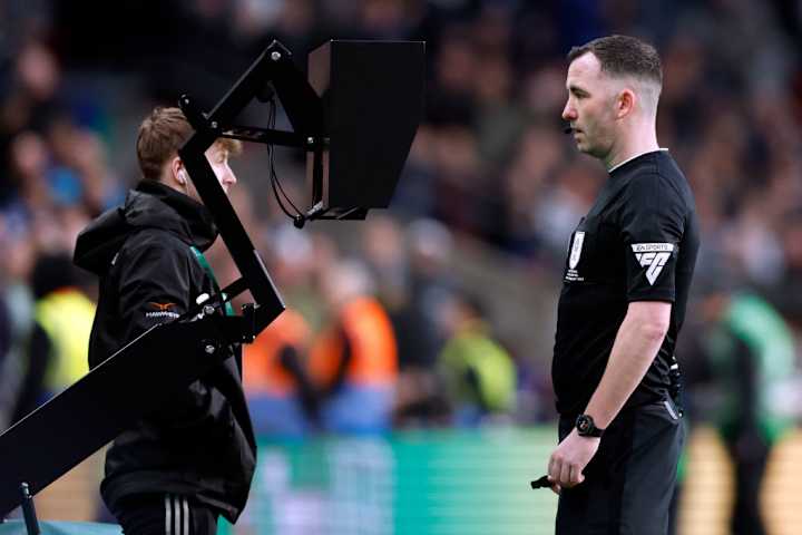 Referee Chris Kavanagh