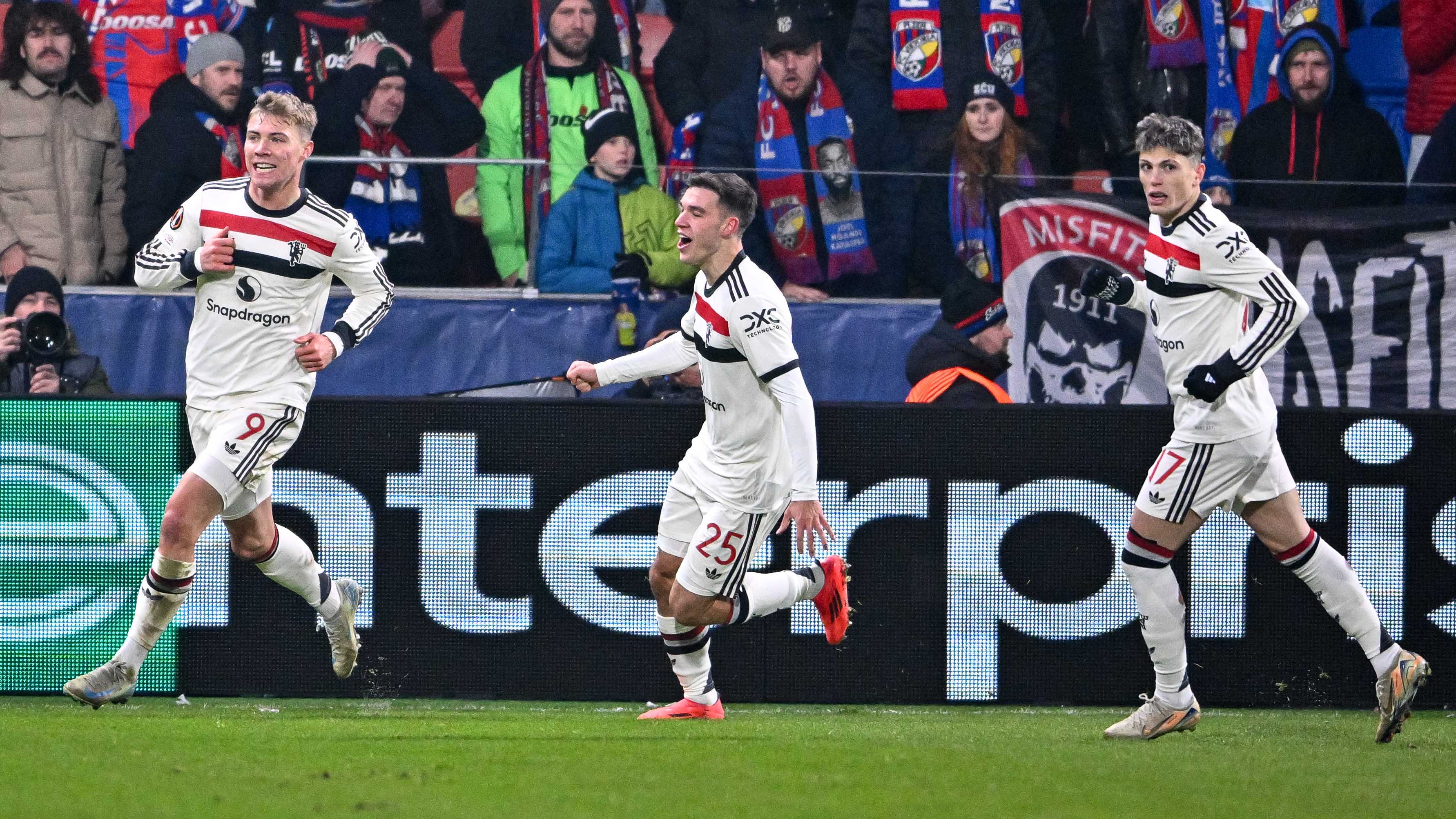 Rasmus Hojlund celebrates Man Utd's winner against Viktoria Plze