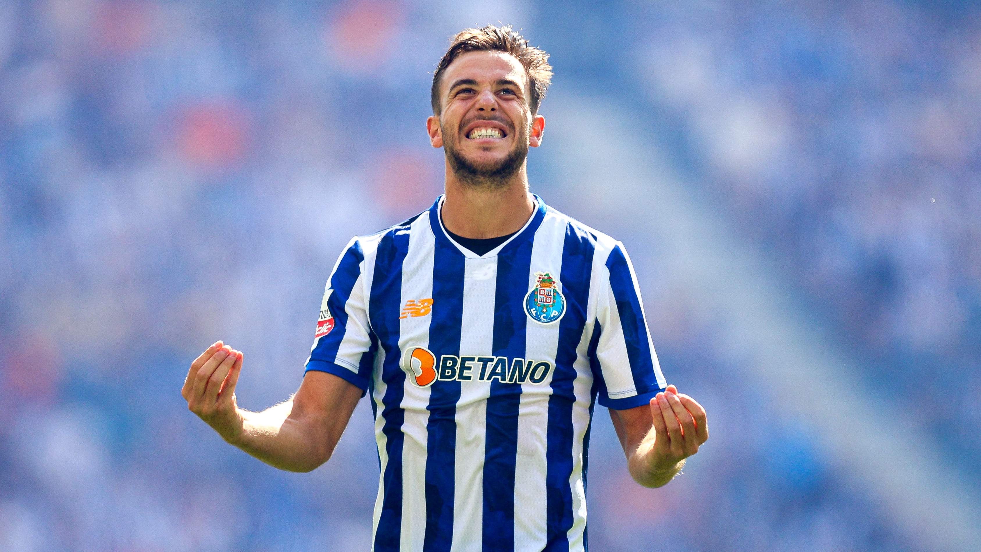 Nico Gonzalez in action forPorto against Farense